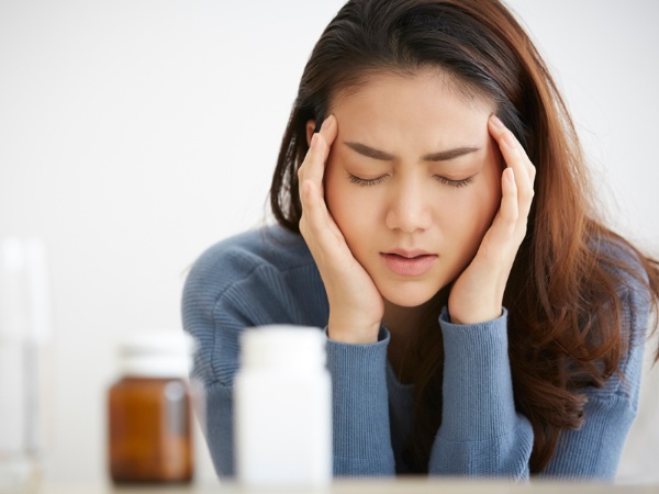 市販薬の頼りすぎはNG、生活習慣を改善して頭痛の頻度を減らすといい