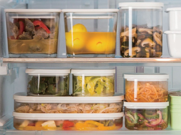 肉・魚メーンの「主菜」と 野菜だけの「副菜」を 冷蔵庫に作りおき！