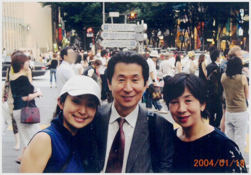 2004年の上京当初、荻野さんを心配して訪ねてきた両親と