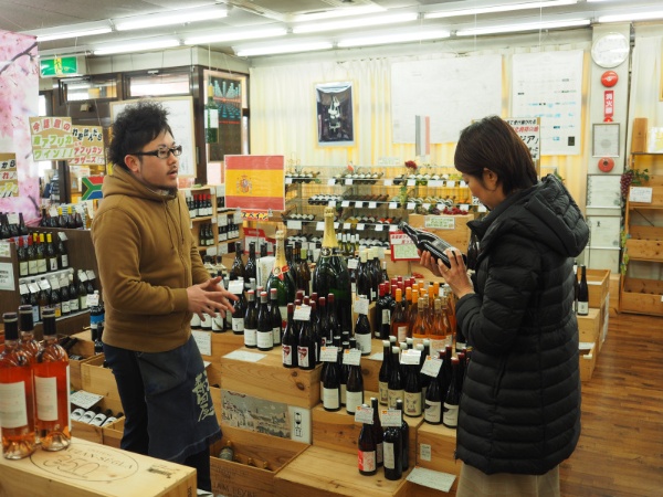 白ワインのような日本酒「ミーノ・デ・ブラン」を発掘した妻は店員さんから褒められていました