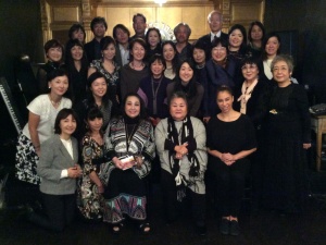 亀渕さんと、そして同行した東京女声合唱団のメンバーたちとハーレムのスタジオで