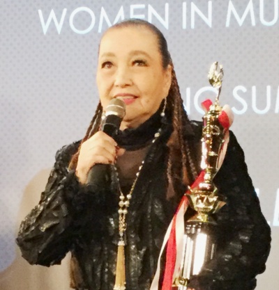 「うれしいことにWomen In Music Japanの『Women in Music Lifetime Legend Award』に選ばれて表彰されました」