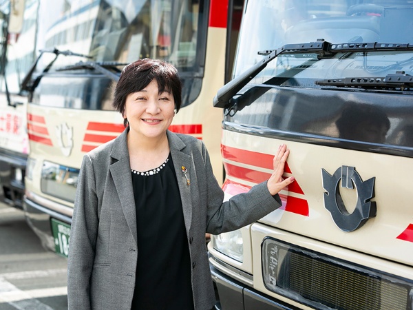 2017年、東京から故郷である盛岡市に移住した安保道子さん。岩手県北バスはかつて盛岡に住んでいた頃に利用していたが「まさかそこで自分が働くようになるとは思わなかった」と安保さん