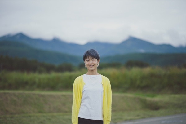 2017年、東京都世田谷区から長野県茅野市に移住した田子直美さん。同市の地域おこし協力隊員を経て、「ちの観光まちづくり推進機構」の職員に。茅野の文化、歴史、暮らし方などを、旅人が地域の人々から学べる「ちの旅」の体験プログラム作りや運営を担当している