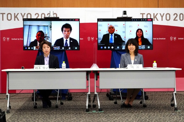JOC、東京オリンピック・パラリンピック競技大会組織委員会の理事を務める高橋さん（写真右、AP/アフロ）