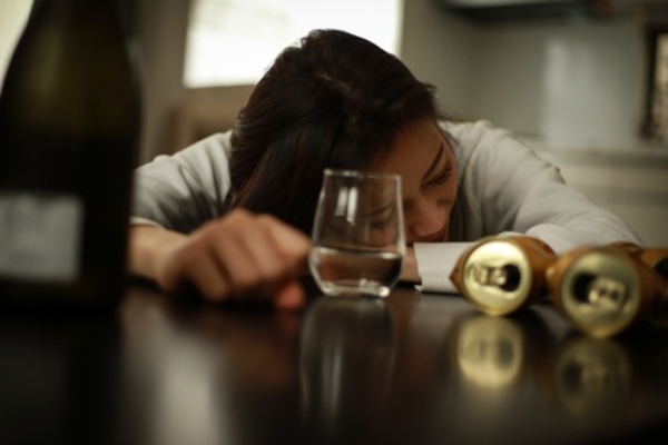 アルコールは免疫システムに直接的な悪影響を及ぼすだけでなく、より深刻な“2次的”影響を与えるという