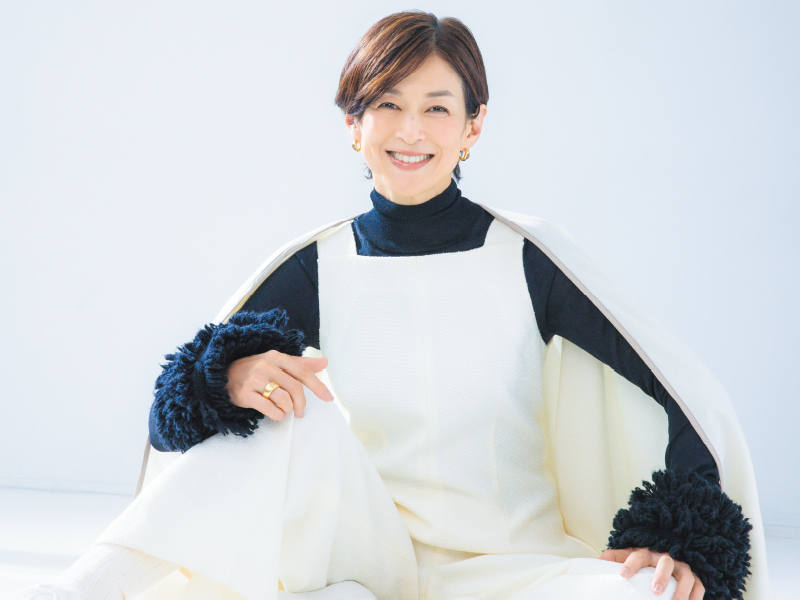 横手貞一朗がモデルに教える ほうれい線を消す「あご筋リフト」：日経