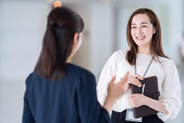 話が長い相手を前に、どこかで会話を軌道修正したい