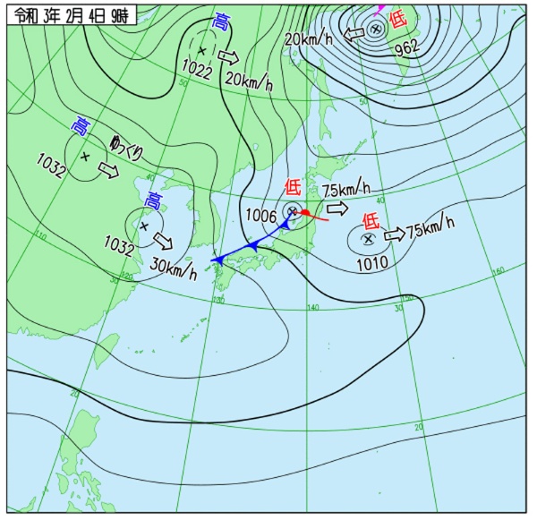 関東で史上最も早く春一番が吹いた日の天気図　2021年2月4日。日本海の低気圧の気圧がもっと低ければ明らかに「春一番が吹く」と言えたが、この時は「可能性として」レベルだった。高気圧と低気圧の気圧差が小さく、風が強まるか微妙な天気図（気圧差が大きいほど風が強まる傾向）