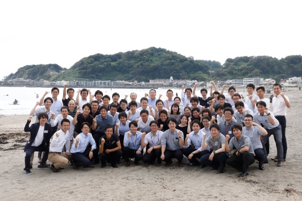 2019年に鎌倉にて行われた夏合宿。若手・中堅社員50人が参加し、会社をよくするために議論した（写真／AGseed提供）