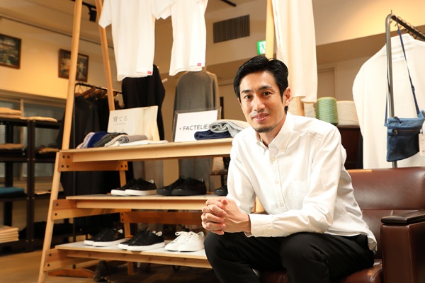 ライフスタイルアクセント社長の山田敏夫さん。実家は、熊本市内で100年以上続く老舗洋装店を経営している