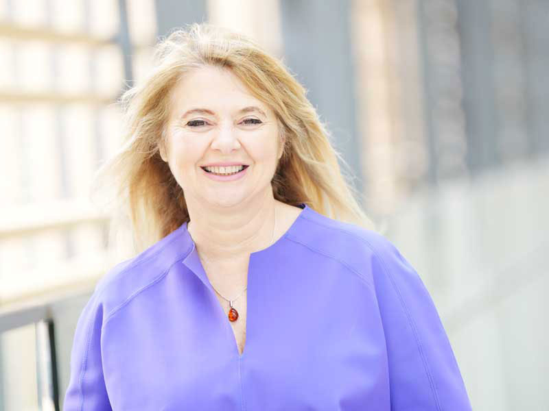 田中優子です 法政大学】田中優子総長 2015年度新入生へのメッセージ - YouTube