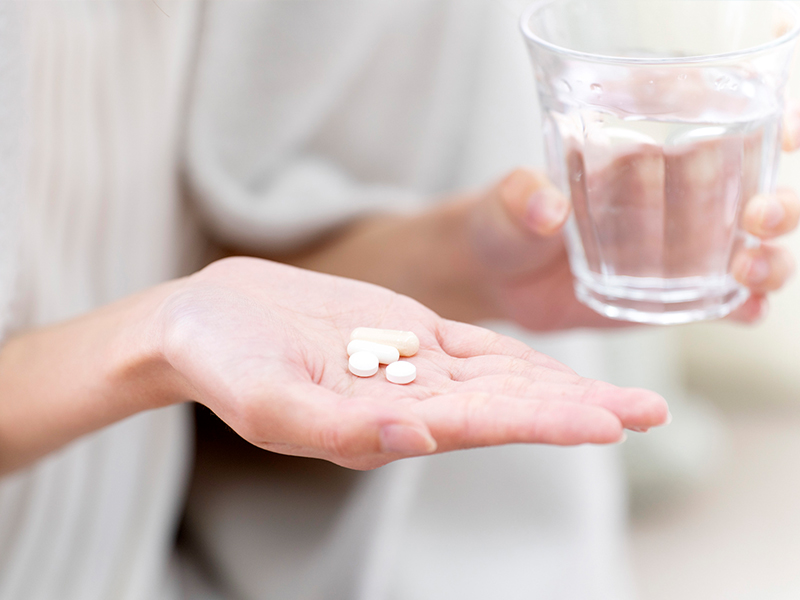 便秘薬のタイプは大きく2つ。便を軟らかくする薬と腸の動きを活発にする薬がある