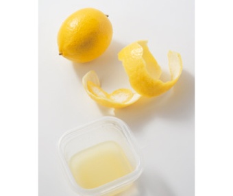 レモンや柚子は皮と果汁に分けて冷凍