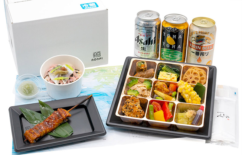 オンライン飲み会専用フード配達サービス「nonpi foodbox」。料理と飲料がセットになってクール便で配送されてくる（画像はnonpi提供）