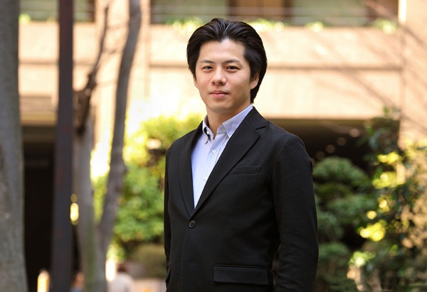 産業医・産婦人科医・医療ジャーナリストの平野翔大さん。産婦人科の現場を経験して感じた父親支援の必要性から2022年にDaddy Support協会を設立し、活動の幅を広げている