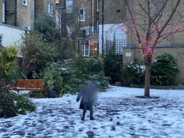 「とても寒かった昨年の12月。意外にもロンドンでは雪が降るのは珍しいそうです」（写真／秋元さん提供）