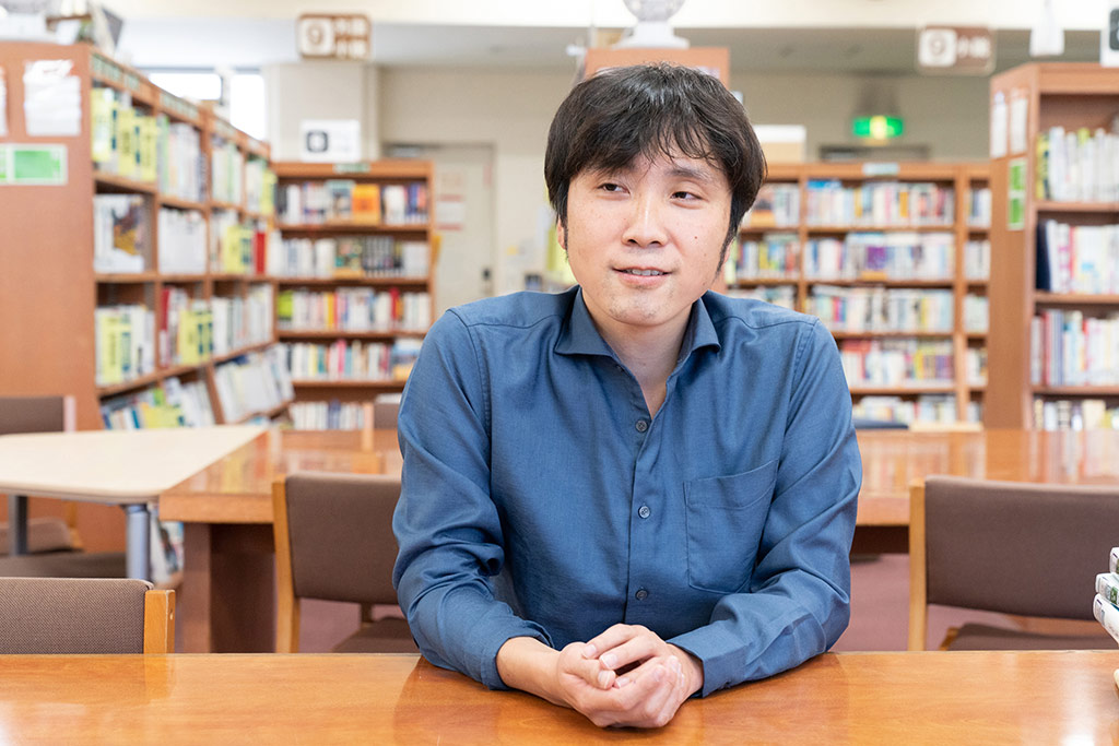 森 大徳（もり ひろのり）。筑波大学付属駒場中・高等学校 国語科教諭。1982年生まれ。東京大学卒業後、同大学院ならびに東京学芸大学大学院修士課程修了。開成中学・高等学校教諭などを経て、2019年より母校の筑波大学付属駒場中・高等学校教諭。趣味は観劇で、前任校時代から演劇部顧問も務める。共編書に『中高生のための文章読本』（筑摩書房）がある