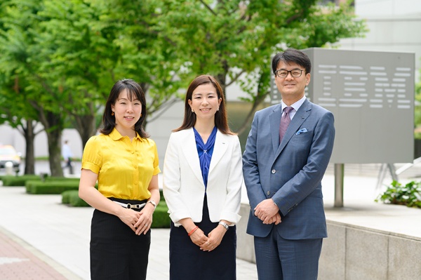 右から、日本IBM代表取締役社長 山口明夫さん、日本IBMデジタルサービス代表取締役社長 井上裕美さん、日経xwoman総編集長 羽生祥子