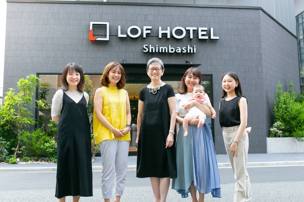 左から、入井智子さん、木下直美さん、薄井シンシアさん、高沢香織さん、髙田理世さん。座談会は、7月1日に開業予定の「LOF HOTEL Shimbashi」で開催
