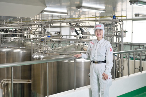 <b>藤川雅子</b>(ふじかわ・まさこ)さん<br> 製造統括部 多摩工場<br> 品質管理課 マネージャー