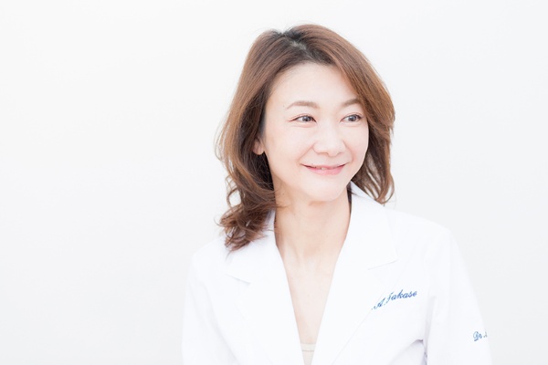 髙瀬聡子(たかせ・あきこ)さん●ウォブクリニック中目黒総院長。1995年、慈恵会医科大学卒業。同大学附属病院で皮膚科医としてアトピー外来、レーザー外来などを担当。2007年、「ウォブクリニック中目黒」を開設。日本皮膚科学会、日本美容皮膚科学会、日本抗加齢医学会、日本香粧品学会、日本レーザー医学会正会員。『ゆる美容事典「ほどほど」「ズボラ」で美肌を手に入れる』(講談社)など著書多数