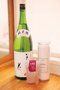 風呂に飲みかけの日本酒と塩を入れて発汗促進！