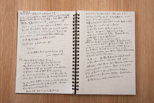 心情を書き留めるモヤモヤノート。「このノートのおかげで自分の欲望や嫉妬心を可視化できました」