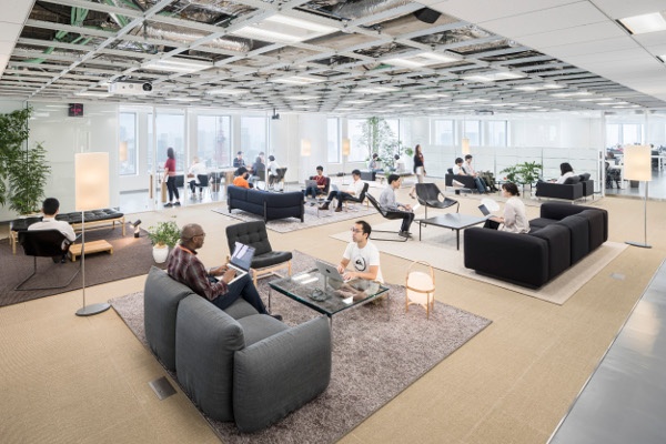 東京の本社オフィス内のラウンジスペース（写真：Origami提供）