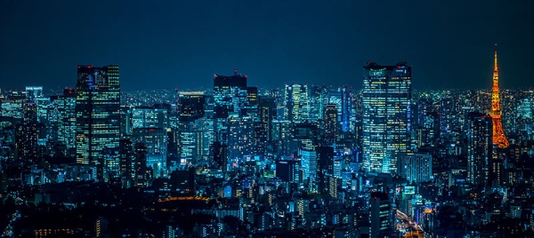 西新宿の夜景が輝いている