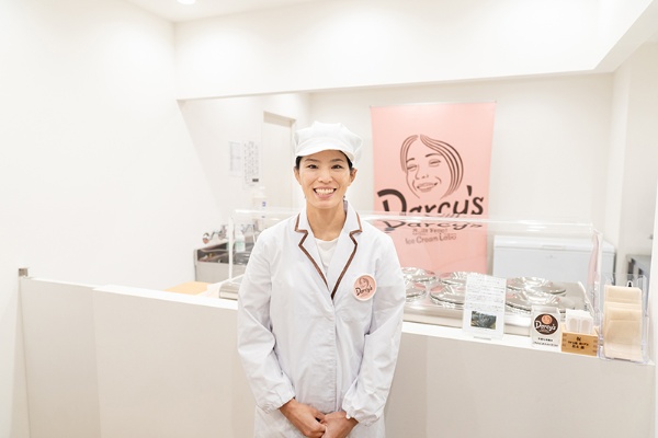 現在は、東京・高田馬場のアイスクリーム店「ダシーズ」で、アイスクリームの研究・開発をしている松本さん。松本さんが選んだセカンドキャリアについては後編で！