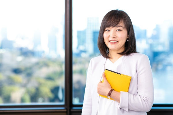 伊藤忠商事採用・人材マネジメント室の佐々木由子さん。「女性を含めた多様な社員一人ひとりの挑戦を支える環境づくりに励んでいます」