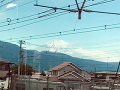 車窓から富士山が見えると興奮するのは私だけでしょうか