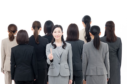 女性管理職が増えると、どんなメリットが……？ (C) PIXTA