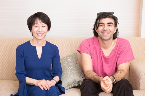 「対話をすることで恐怖心は取り除ける」というアキン監督（右）と増田さん