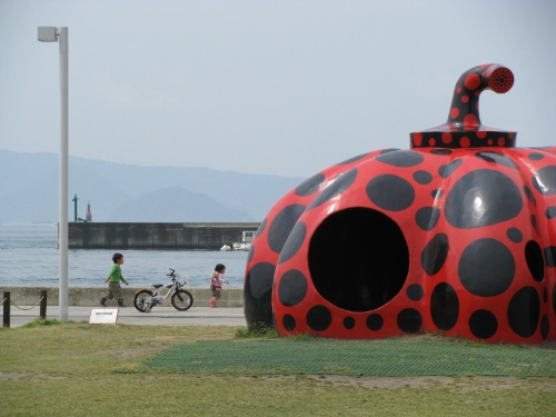 香川県の直島はアートの島として世界的に人気　(C)Yoko Ueno