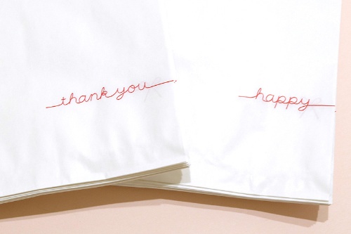 デザインは「thank you」と「happy」の2種類