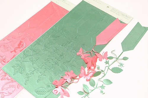 コトモノミチat TOKYOの「SEE OH! Ribbon（シオリボン）」　写真左がAnimal（salmon pink）　右がLeaf（pail green）、各1200円（税抜）