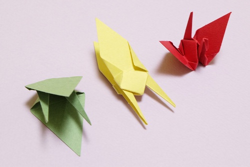 一般的な折り紙の「鶴」とは作り方が異なります