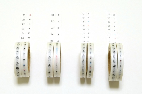 icco nicoの「貼暦」シリーズ　写真左からタテ組7mm罫線対応（8mm×7m）、タテ組5mm罫線対応（8mm×7m）、タテ組オリジナルサイズ（7mm×10m）、英語版タテ組オリジナルサイズ（7mm×10m）。各680円（税抜）