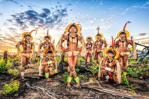 近年は、アフリカだけではなく世界各地に足を延ばしているヨシダさん。写真は南米アマゾンの少数民族、エナウェネ・ナウエ族を写した作品　(C) nagi yoshida