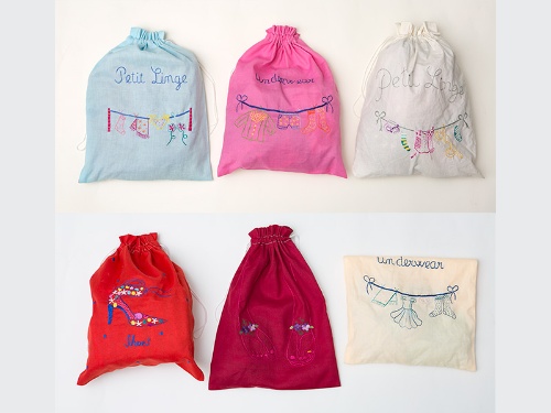 ベトナム旅行で購入した布製の袋。袋ごとに、下着類やインナー、靴下など種類別に入れています