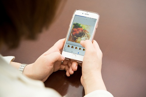 「Snapseed」で画像を編集。食べ歩きが好きな池田さんは、料理の写真もSNSに投稿しています