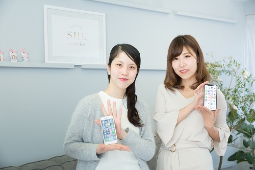 SHE代表取締役社長CEO 中山紗彩さん（左）、同取締役CCO 福田恵里さん（右）。女性のためのライフ&キャリアスクール「SHElikes（シーライクス）」を2017年10月に表参道にてオープン。デザインや広報、マーケティングなどのレッスンを実施しています