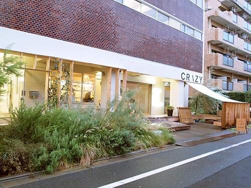 自分たちの手でビル一棟を丸ごとリノベーションしたという東京オフィス