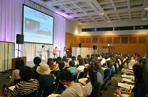飯島さんと高さんのトークセッションに来場者は熱心に耳を傾けていました