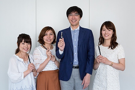 左から鷲尾さん、赤木さん、青山さん、山崎さん