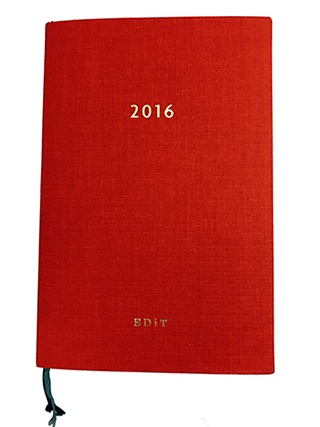 今回使用したのは「2016手帳・スケジュール帳 EDiT1日1ページ （2016年1月始まり）／B6変型／2052円（税込）」　真っ赤な表紙がかわいい