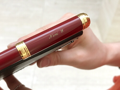名前入りのペンは、イタリアの万年筆メーカー「アウロラ」のもの