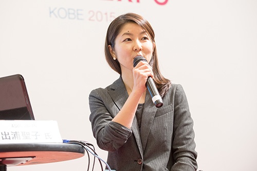 ASUS JAPANモバイルプロダクトマーケティング課 課長の出浦聖子さん（右）。
